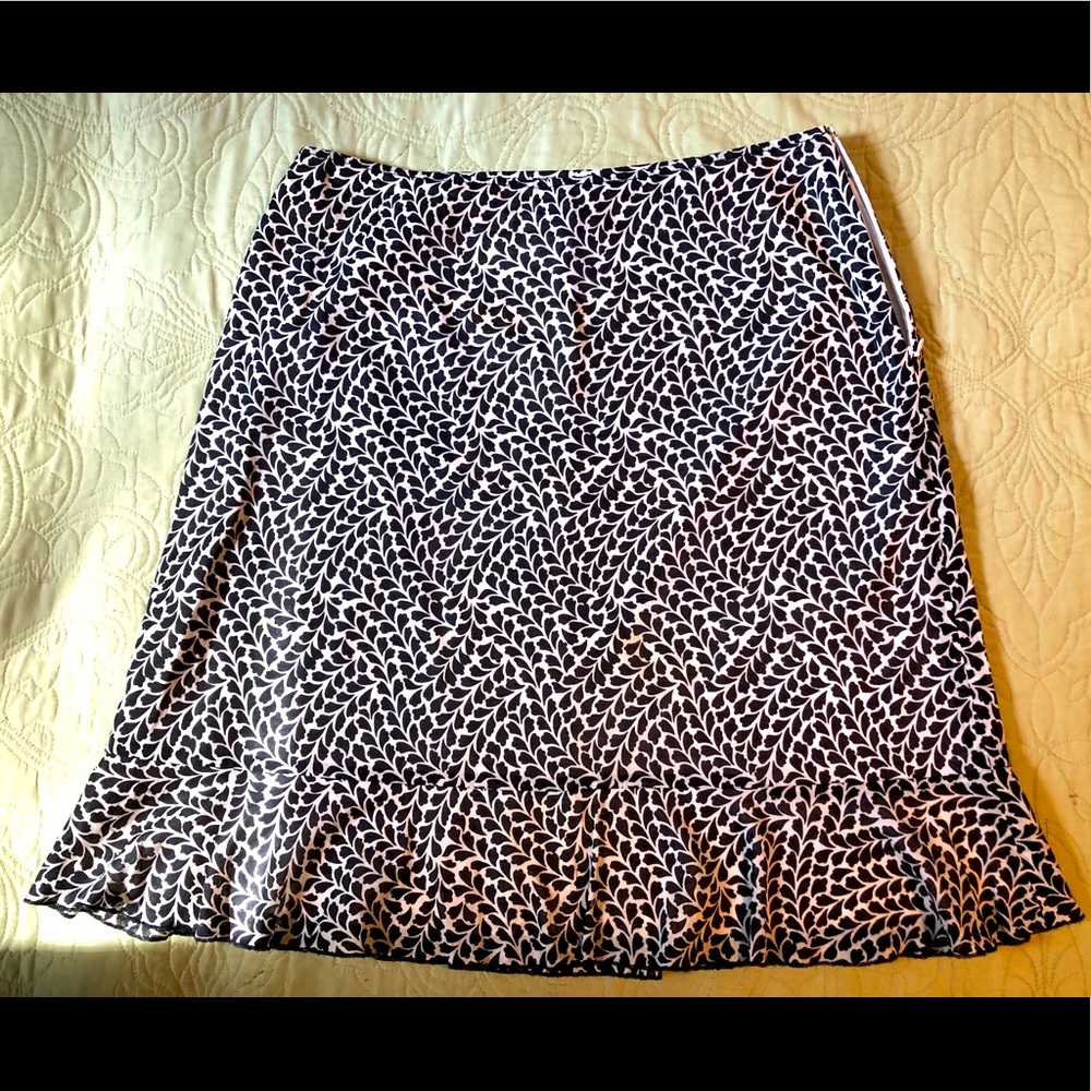 Ann Taylor Petites black/white skirt